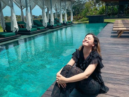 5 Potret Kimberly Rider yang Baru Genap Berusia 30 Th, Rayakan Ultah dengan Rumah Kebanjiran