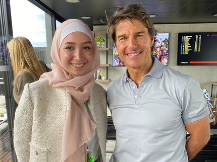7 Fakta Hebat Maya Ghazal, Pilot Berjilbab yang Viral Bersama Tom Cruise