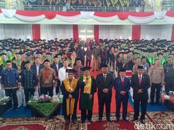 Lepas 1.018 Wisudawan UIN Jambi, Ini Wejangan Menag Yaqut