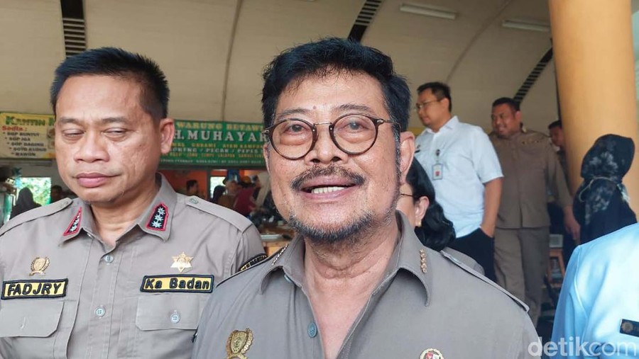 Menteri Pertanian Syahrul Yasin Limpo rapat dengan jajarannya di Kantin Kementerian Pertanian. Rapat itu membahas dampak ancaman El Nino.