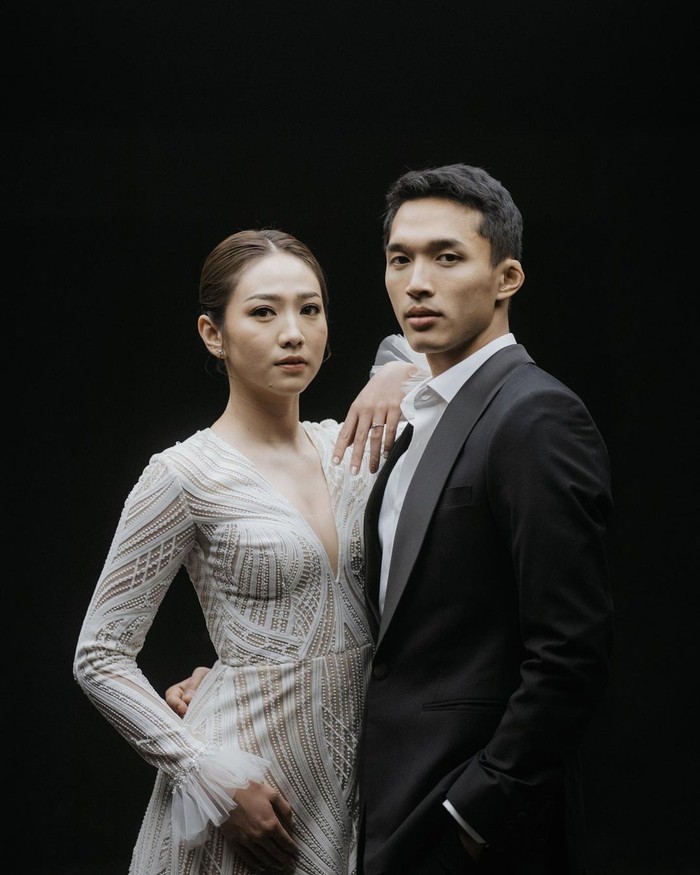 Jonatan Christie dan Shanju eks JKT48 kini tengah sibuk dengan serba-serbi menjelang pernikahan. Keduanya baru saja melangsungkan foto prewedding dengan menggandeng fotografer Bare Odds. Foto: Instagram.com/Jonatanchristieofficial