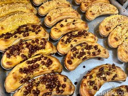 Pie Pisang yang Renyah Legit dan Tahu Kipas Ninin Ada di Gerai Ini