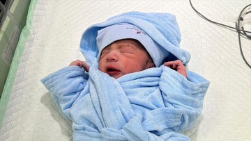 BAYI LAHIR DENGAN JULUKAN RAINBOW BABY