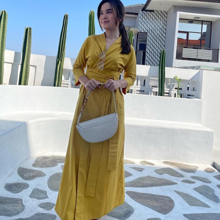 <p>Meski tak lagi aktif di dunia hiburan, Sinta tetap muncul dan membagikan aktivitas kesehariannya di media sosial Instagram. Terbaru, Sinta membagikan kesibukan barunya, nih. (Foto: Instagram @sisisinta)<br /><br /><br /></p>