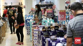 Beli Sandal dan Sepatu di Transmart Full Day Sale Diskonnya Gede