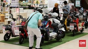 Jaga Lingkungan Pakai Sepeda Listrik, Belinya di Transmart Aja