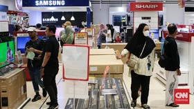Ceria Pelanggan Berburu Barang Elektronik di Transmart Full Day Sale