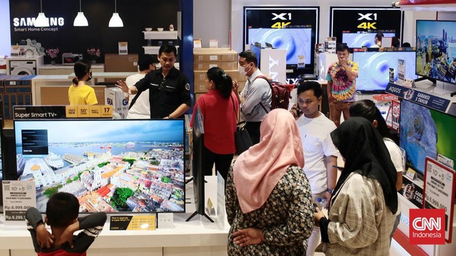 Transmart Kota Kasablanka, Jakarta Selatan mengobral murah barang elektronik dalam Transmart Full Day Sale pada Selasa (15/8) hingga pukul 22.00 WIB.