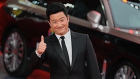 Wu Jing Lebih Pilih Loncat dari Gedung Dibanding Lawan Monster Meg 2