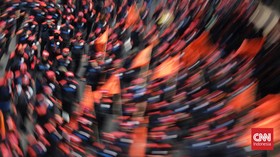 FOTO: Aksi Massa Partai Buruh di Patung Kuda Jakarta