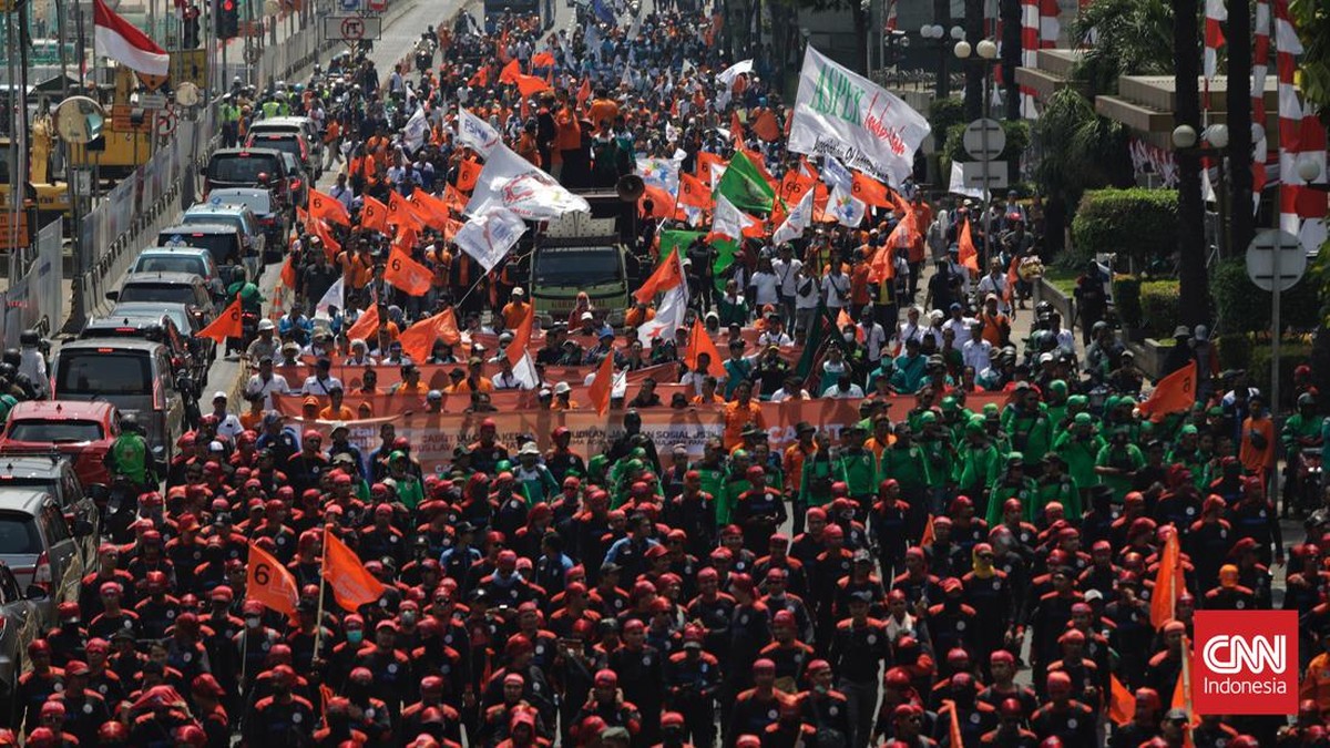 FOTO: Aksi Massa Partai Buruh di Patung Kuda Jakarta