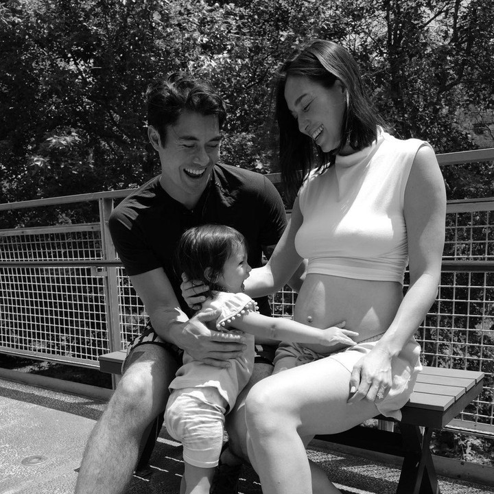<p>Pada awal Mei lalu, aktor Crazy Rich Asians Henry Golding mengumumkan bahwa istrinya yang berprofesi sebagai presenter dan instruktur yoga, Liv Lo, sedang hamil anak kedua. Sejak mengumumkan kabar bahagia ini, Lo beberapa kali memamerkan baby bump kehamilan keduanya ke publik. (Foto: Instagram @livlogolding)</p>