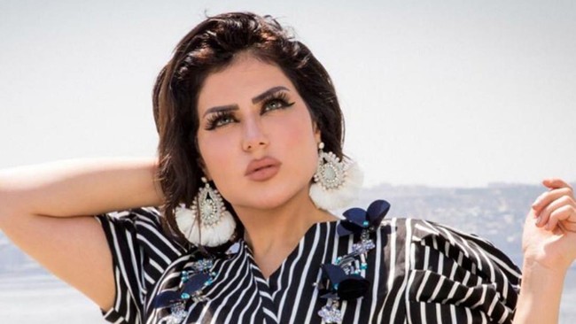 Miss Arab 2007 Halima Boland terancam dipenjara setelah mendapat gugatan dari Al Nassr karena dituduh memalsukan suara Cristiano Ronaldo.