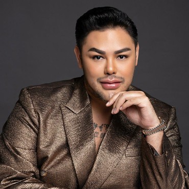 Keindahan Majapahit Berlaga di New York Fashion Week lewat Rancangan Busana Ivan Gunawan