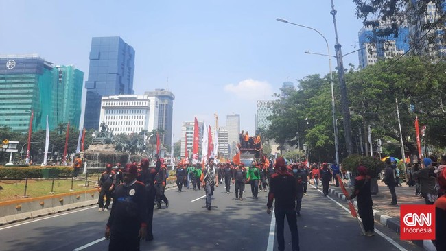 Massa Partai Buruh dan Serikat Petani berkumpul di Patung Kuda, Senin (25/9) pagi ini. Mereka akan berdemonstrasi dalam rangka Hari Tani.