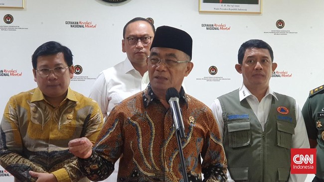 Menko PMK Muhadjir Effendy mengungkap pesan Presiden Joko Widodo (Jokowi) soal ancaman El Nino, yakni stok 1,3 juta ton beras dan opsi impor.