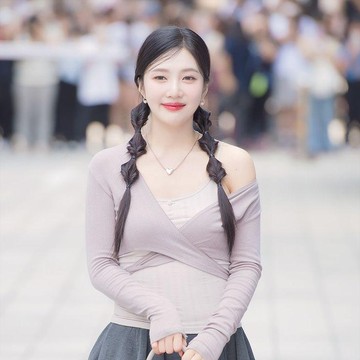 img-title Pancarkan Aura Anggun dan Cantik, Simak Gaya Balletcore OOTD Selebriti Korea yang Lagi Tren