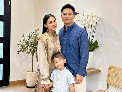 7 Potret Rini Yulianti & Suami Mualaf Keturunan Korea Bersama Putranya yang Menggemaskan