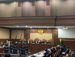 Saksi Mengaku Lukas Enembe Dapat Fee Proyek Rp 19 M dengan Kode 01