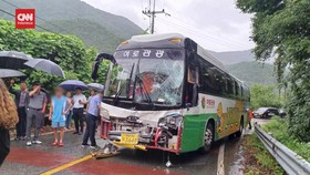 VIDEO: Bus Pembawa Peserta Jambore Dunia di Korsel Kecelakaan