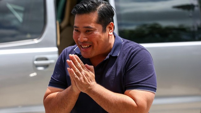 Putra Raja Thailand Maha Vajiralongkorn, Vacharaesorn Vivacharawongse, akhirnya kembali ke negaranya setelah 27 tahun terasing di luar negeri.