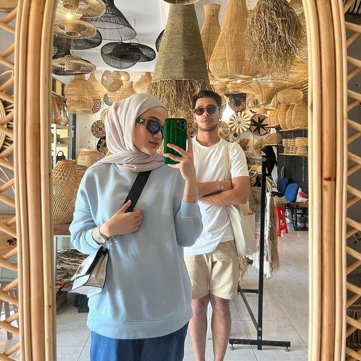 <p>Di masa kehamilan ini, Wafda dan Safira sering menghabiskan quality time bersama. Momen kebersamaan keduanya yang tengah berbelanja peralatan rumah tangga dibagikan pula oleh Wafda di media sosial. (Foto: Instagram @wafda90)</p>