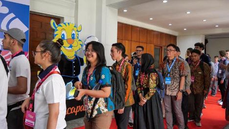 Sebanyak 177 siswa tingkat Sekolah Menengah Atas dari 46 negara berkompetisi dalam ajang International Geography Olympiad (iGeo) 2023