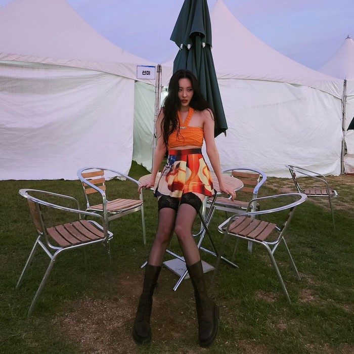 Berikutnya, penyanyi yang mendapatkan julukan sebagai Dewi Air yaitu Sunmi. Outfitnya ketika festival bertemakan air selalu diacungi jempol. Selain proporsi tubuh yang bagus, ia juga pandai menari./ Foto: instagram.com/miyayeah