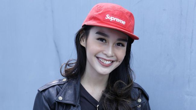 Awal mula Conchita Caroline klaim ditipu orang tua sendiri hingga sang ibu buka suara mengenai klaim tersebut. 