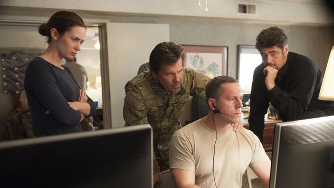 Jadwal Bioskop Trans TV hari ini (10 Agustus) Sicario. Berikut sinopsis Sicario yang dibintangi Emily Blunt dan Benicio del Toro Brolin.
