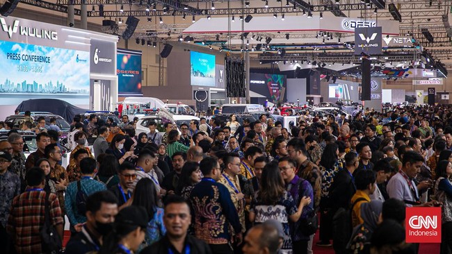 Wuling Air EV kembali menempati puncak penjualan mobil listrik dengan mengemas 293 unit pada Juli 2023.