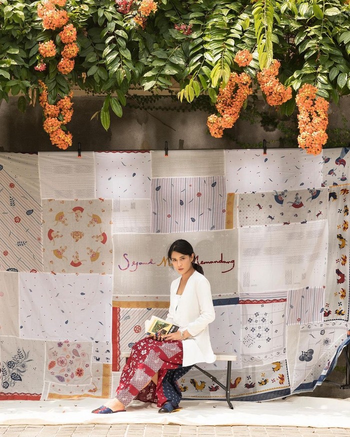 ide outfit berkain merah putih