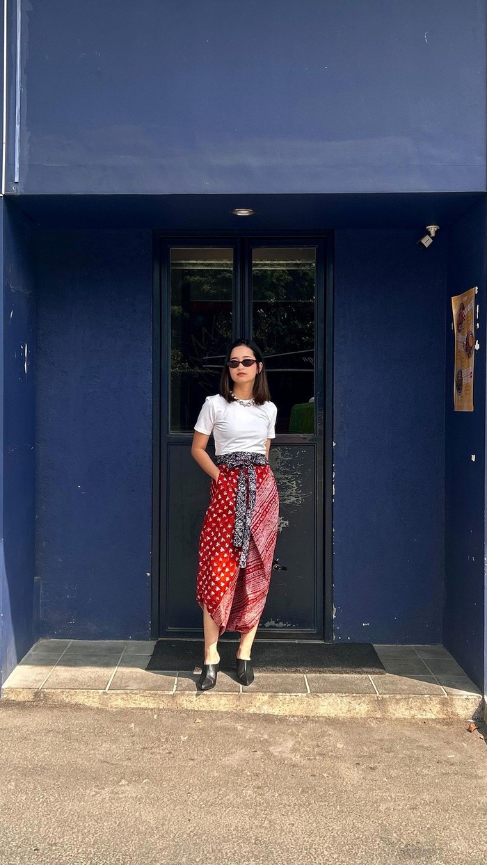 ide outfit berkain merah putih