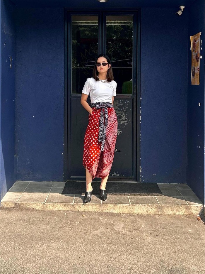 ide outfit berkain merah putih