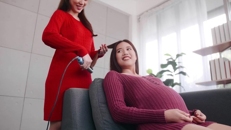 Ilustrasi Ibu Hamil Rebonding Rambut Ilustrasi Ibu Hamil Rebonding Rambut