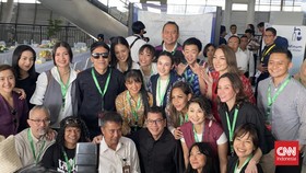 Chelsea Islan hingga Desta Diajak Jokowi Jajal LRT