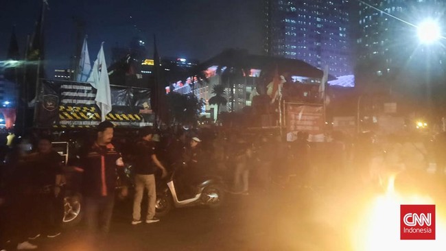 Ketum KASBI mengatakan massa buruh masih bertahan di Patung Kuda hingga pemerintah merespons tuntutan mereka, terutama terkait cabut UU Ciptaker.