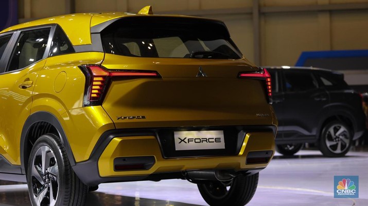 Mitsubishi kembali meluncurkan mobil Sport Utility Vehicle (SUV), yakni Mitsubishi XForce dalam pameran Gaikindo Indonesia International Auto Show (GIIAS) 2023 yang berlangsung di ICE BSD, City, Kamis (10/8/2023). (CNBC Indonesia/Faisal Rahman)