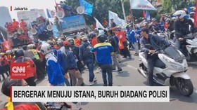 VIDEO: Bergerak Menuju Istana, Buruh Diadang Polisi