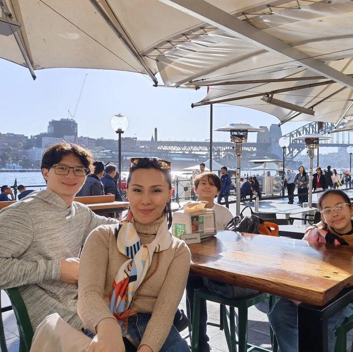 <p>Dalam unggahan yang dibagikan oleh Pierre Roland, Olivier juga sering terlihat menghabiskan waktu bersama orang tua dan kedua adiknya, Ezekiel Kramer Christy dan Efrata Taylor Christy. Keluarga mereka selalu kompak dan harmonis ya, Bunda? (Foto: Instagram @pierrerolandc)</p>