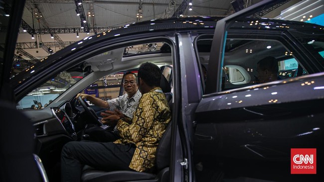 Penjualan mobil di Indonesia tahun ini diperkirakan meningkat menjadi 1,1 juta unit, 15-18 persen disumbang mobil listrik.