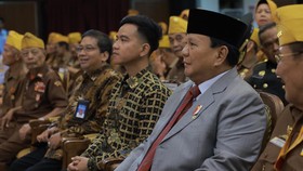 Prabowo dan Gibran Semobil Hadiri Hari Veteran Nasional di Solo