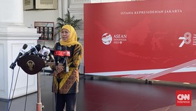 Respons Singkat Khofifah Namanya Masuk Bursa Ketua Timses Prabowo