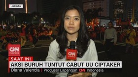 VIDEO: Buruh Masih Bertahan Tuntut Cabut UU Ciptaker