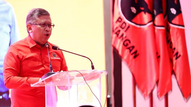 Sekjen PDIP Hasto Kristiyanto menegaskan DPP tak mengurusi persoalan KTA Gibran. Diserahkan ke DPC Solo.