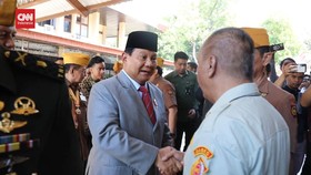 VIDEO: Momen Prabowo Didampingi Gibran di Hari Veteran Nasional