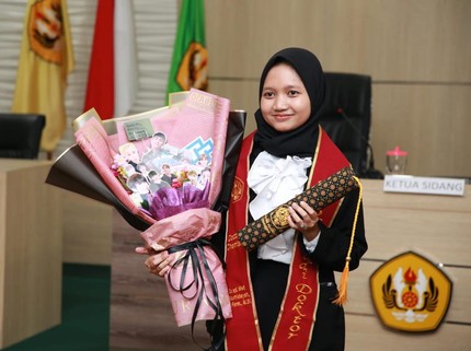 Keren! Wiwit Nurhidayah Raih 4 Gelar Akademik di Usia 25 Tahun, Termasuk Doktor