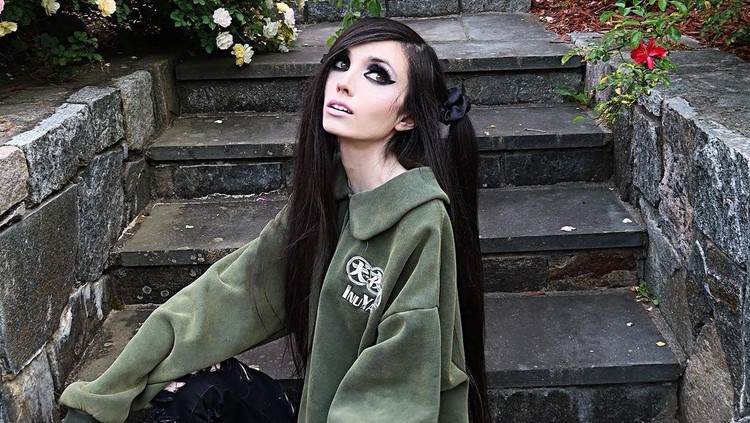 YouTuber Anoreksia Eugenia Cooney