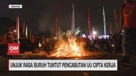 VIDEO: Unjuk Rasa Buruh Tuntut Pencabutan UU Cipta Kerja