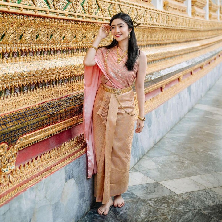 <p>Aktris cantik Febby Rastanty baru saja berkunjung ke Thailand untuk berlibur. Di sana, ia sempat mengabadikan penampilannya ketika mengenakan busana tradisional khas Thailand. (Foto: Instagram @febbyrastanty)</p>